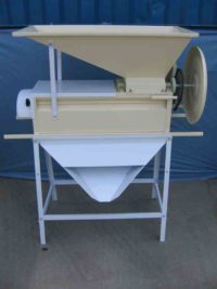 Manual Crusher/De-Stemmer Painted 500 X 900 Hopper Size